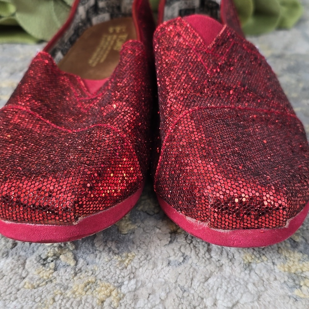 TOMS Red Glitter Slip-On Shoes 3.5Y - Picture 2 of 13